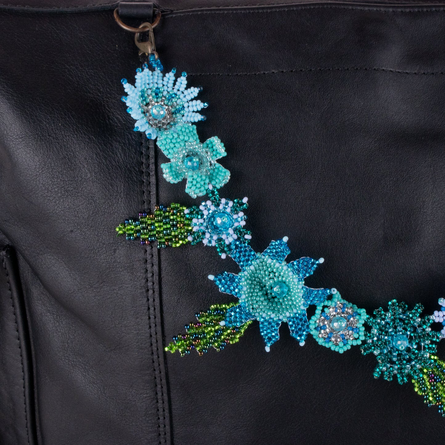 BEADED FLORAL BAG NECKLACE - NO. 19777