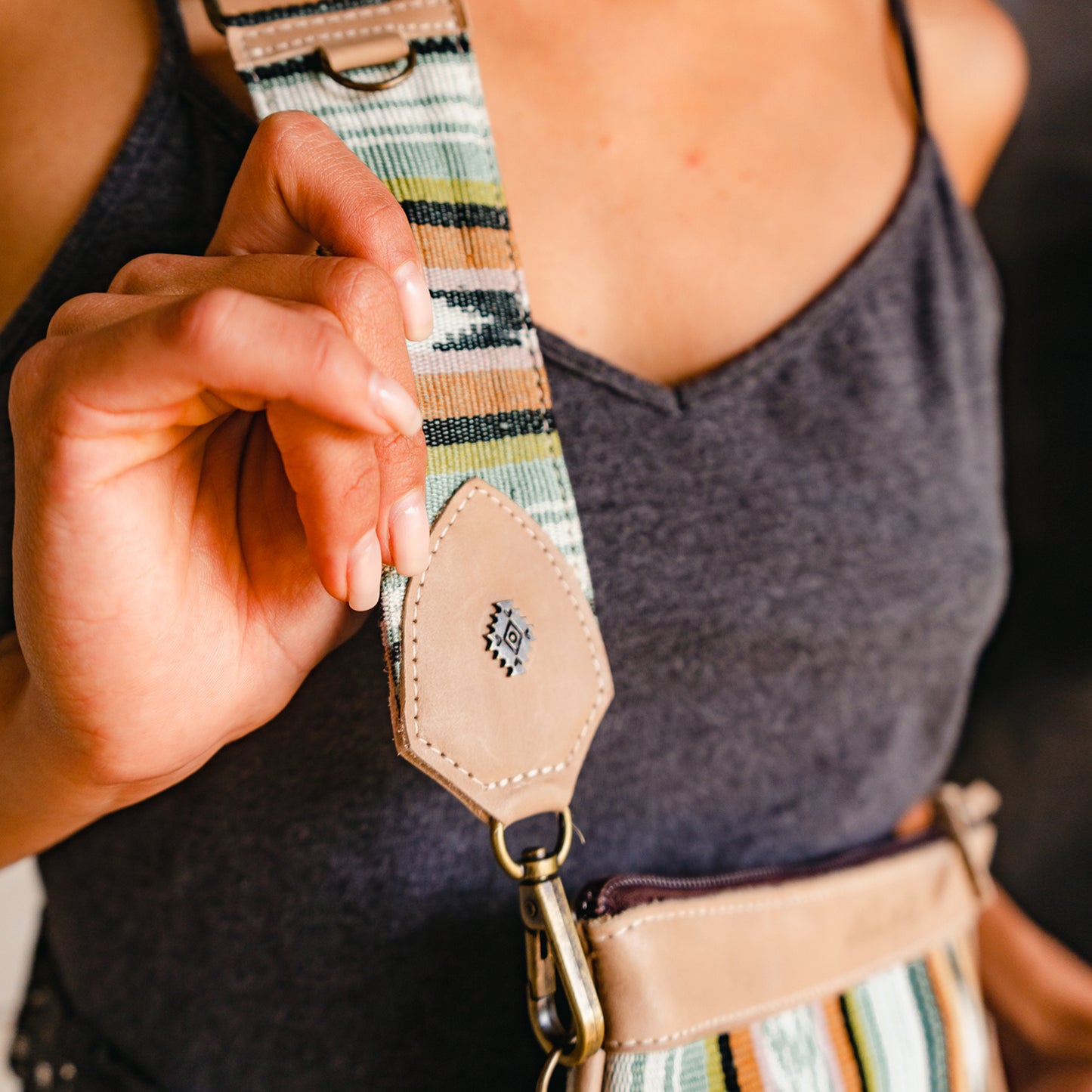ADJUSTABLE WIDE STRAP - ARTEMISA - TAN LEATHER