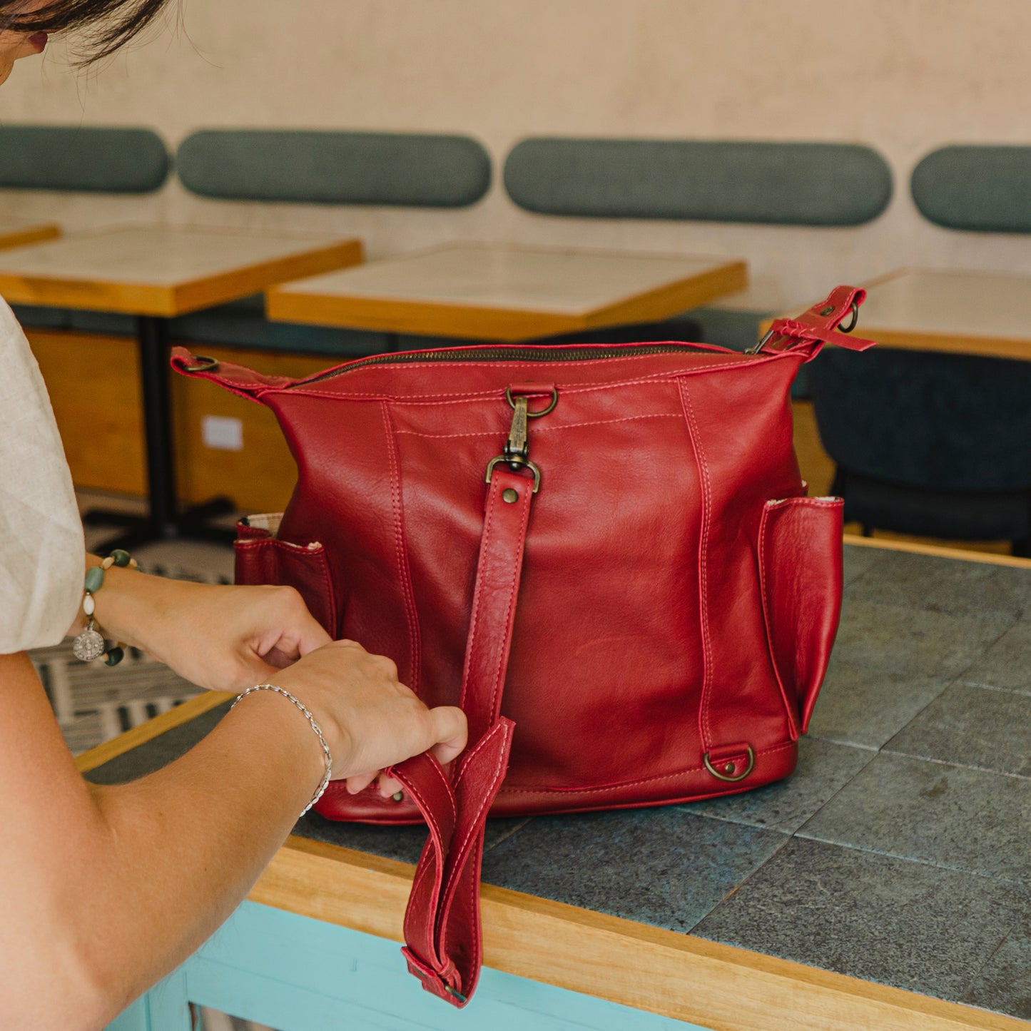 BEATRIZ CONVERTIBLE DAY BAG - MEDIUM - FULL LEATHER - ROUGE