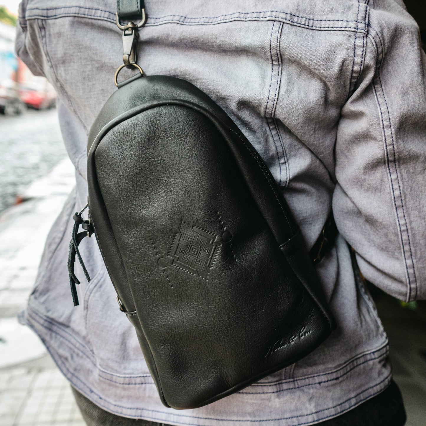 CROSSBODY SLING 2.0 - FULL LEATHER - NEW MOON ICON - BLACK