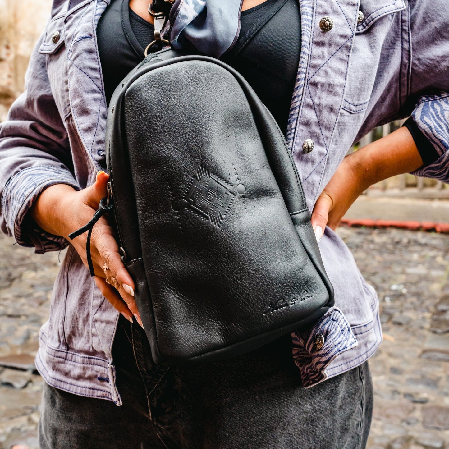 CROSSBODY SLING 2.0 - FULL LEATHER - NEW MOON ICON - BLACK