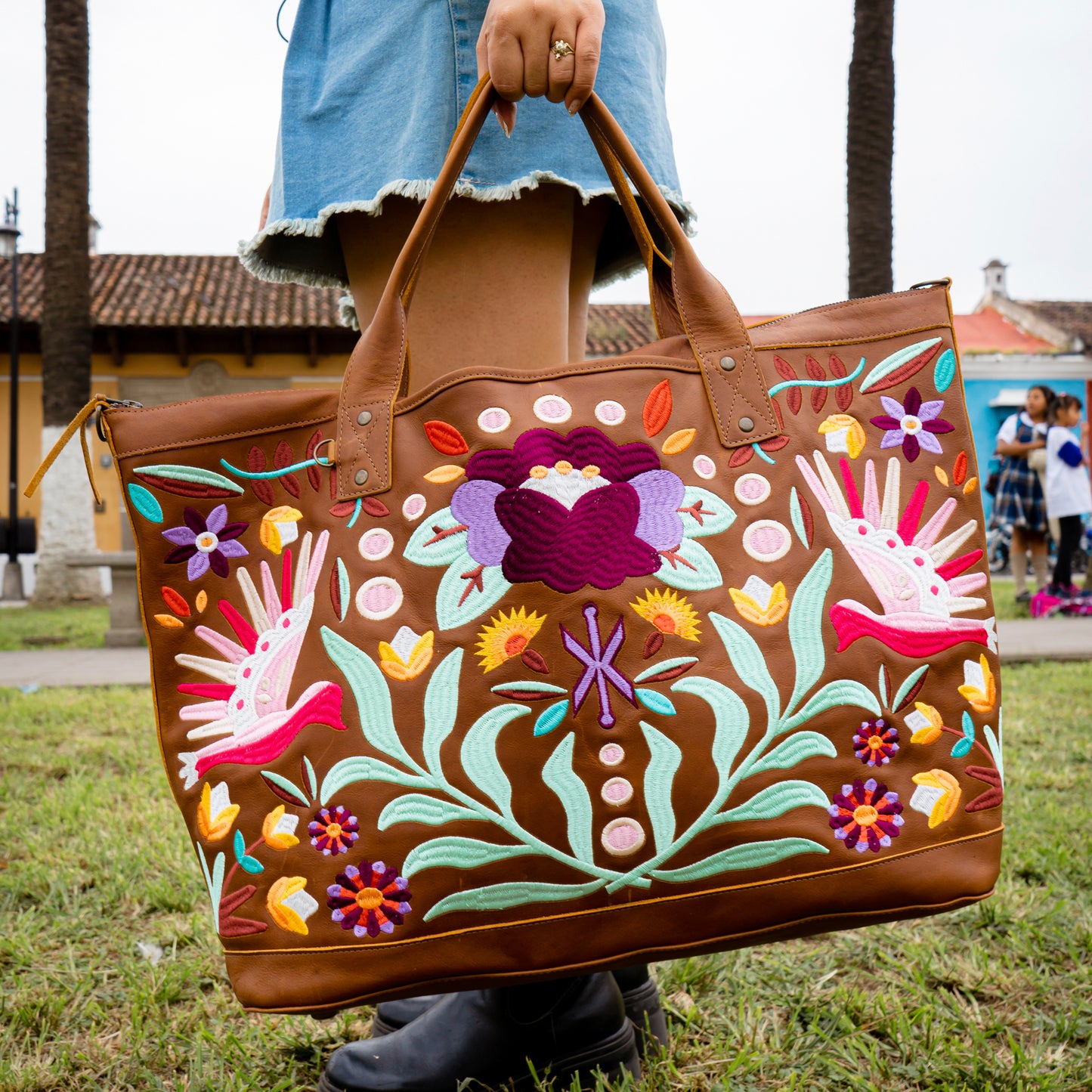 PERFECT WEEKENDER - 10 YEAR ANNIVERSARY - EMBROIDERED LEATHER - PINK - CAFE