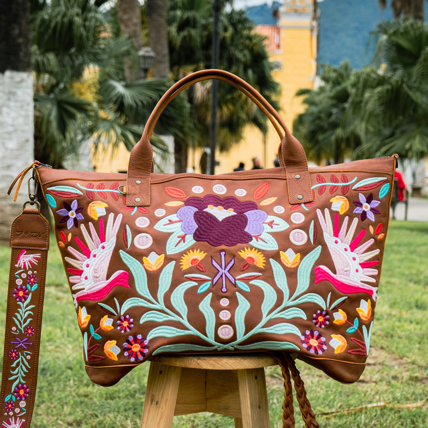 PERFECT WEEKENDER - 10 YEAR ANNIVERSARY - EMBROIDERED LEATHER - PINK - CAFE