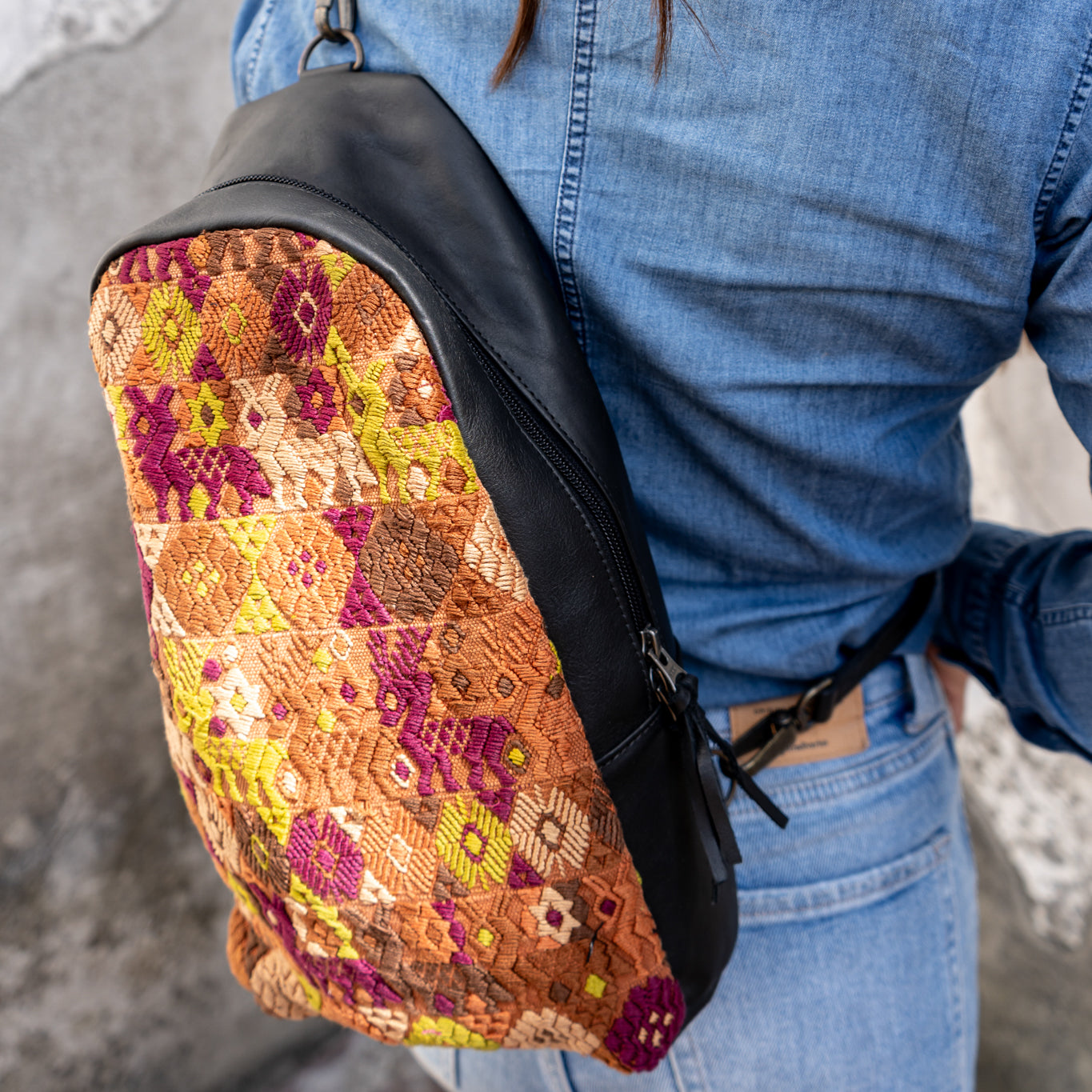 CROSSBODY SLING 2.0 - LARGE - OOAK HUIPIL - BLACK - NO. 13934