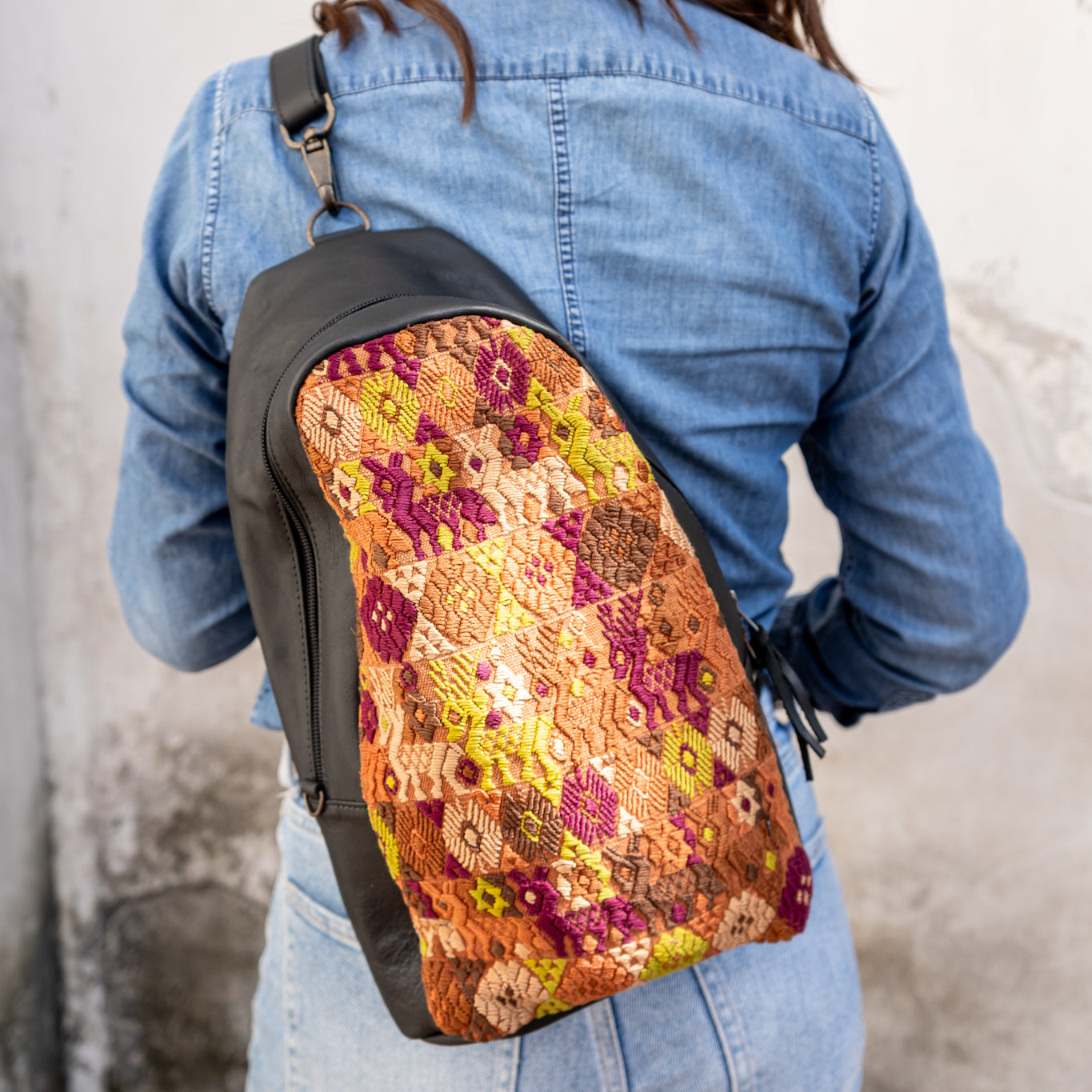 CROSSBODY SLING 2.0 - LARGE - OOAK HUIPIL - BLACK - NO. 13934