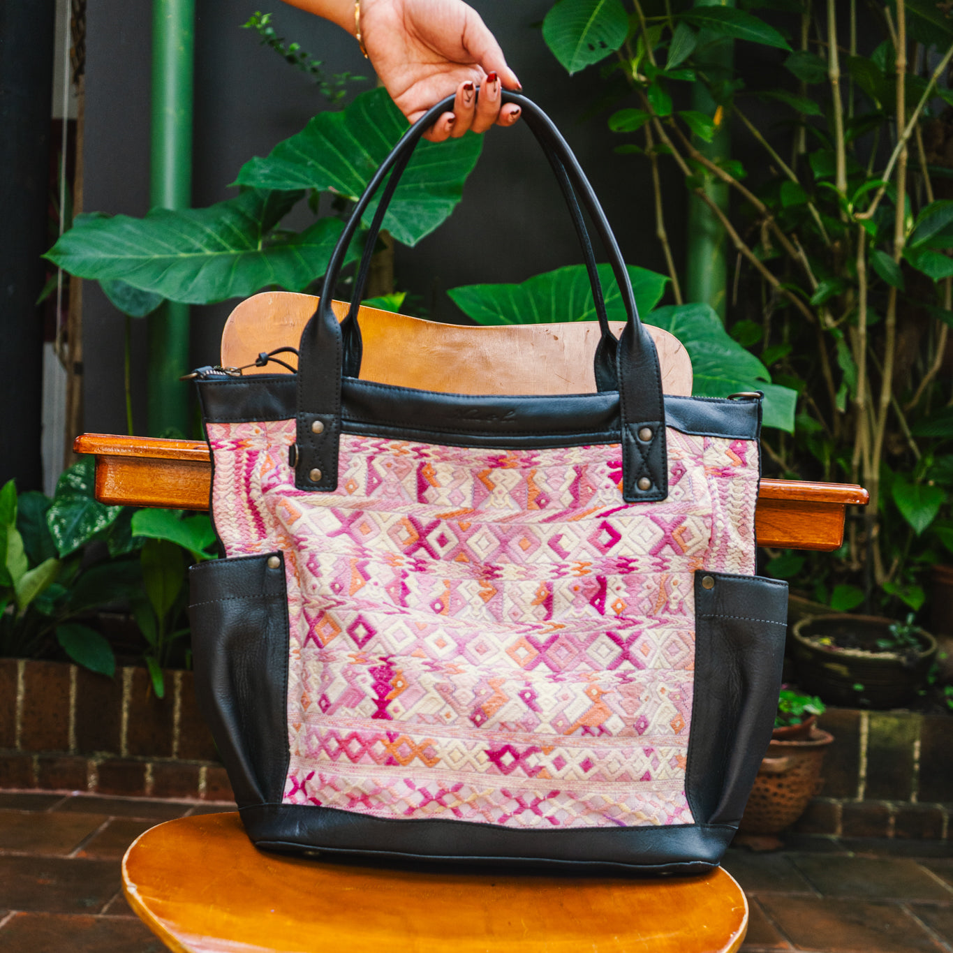 THE PERFECT BAG - OOAK HUIPIL - BLACK - NO. 12685 – Nena & Co display picture 2