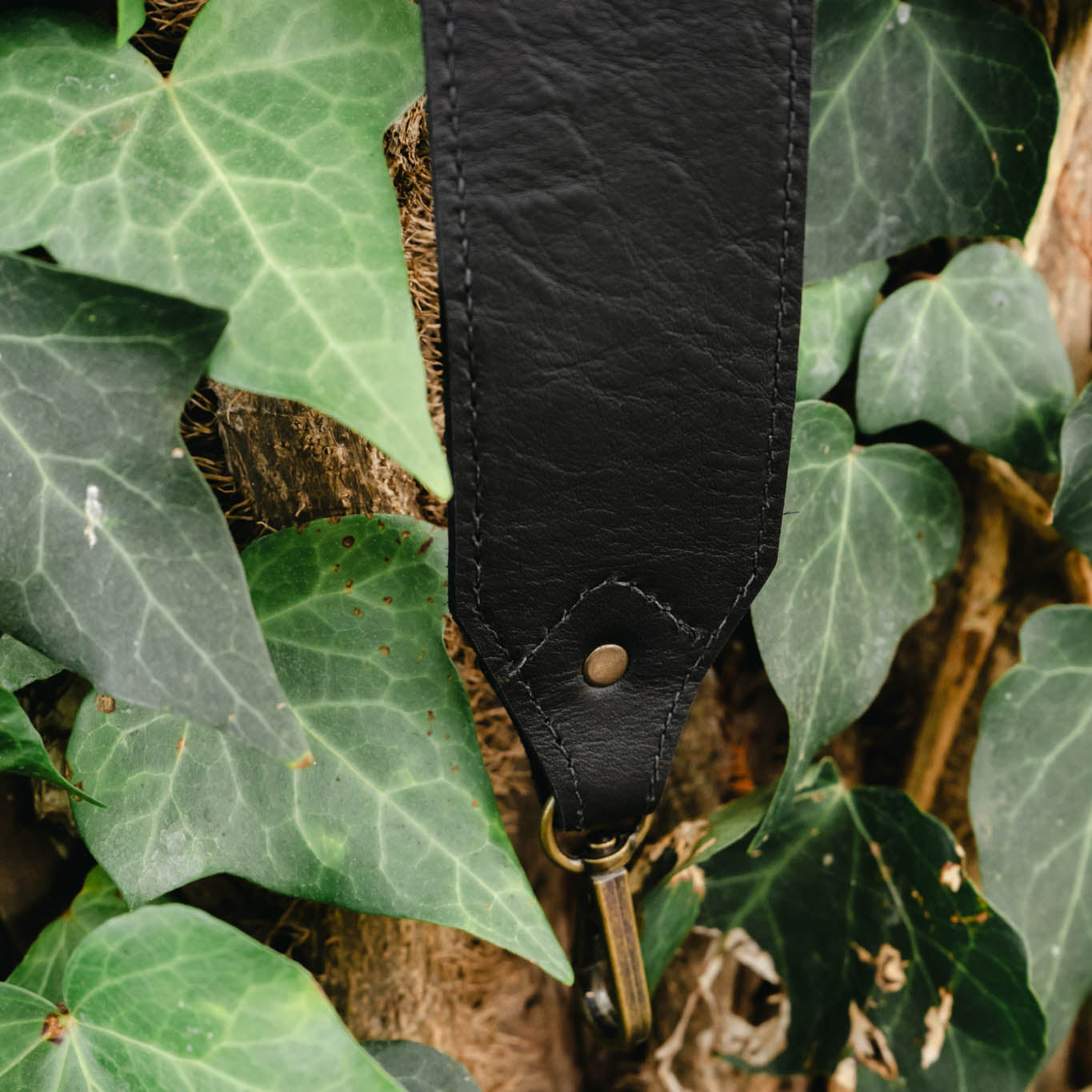 DIAMANTE SHOULDER STRAP - BLACK