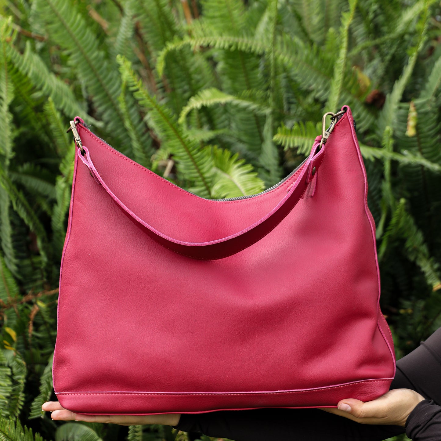 **SHIP WINDOW** PENELOPE BAG - H&S EMBROIDERED BIRDS - MAGENTA - NO. 201090