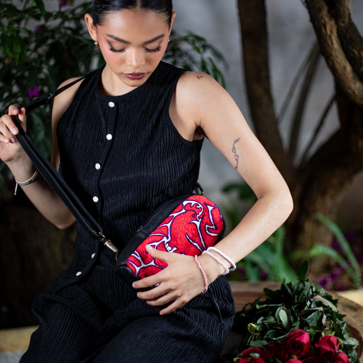 CROSSBODY SLING 2.0 - SMALL - OTOMÍ TEXTILE - BLACK - NO. 18199