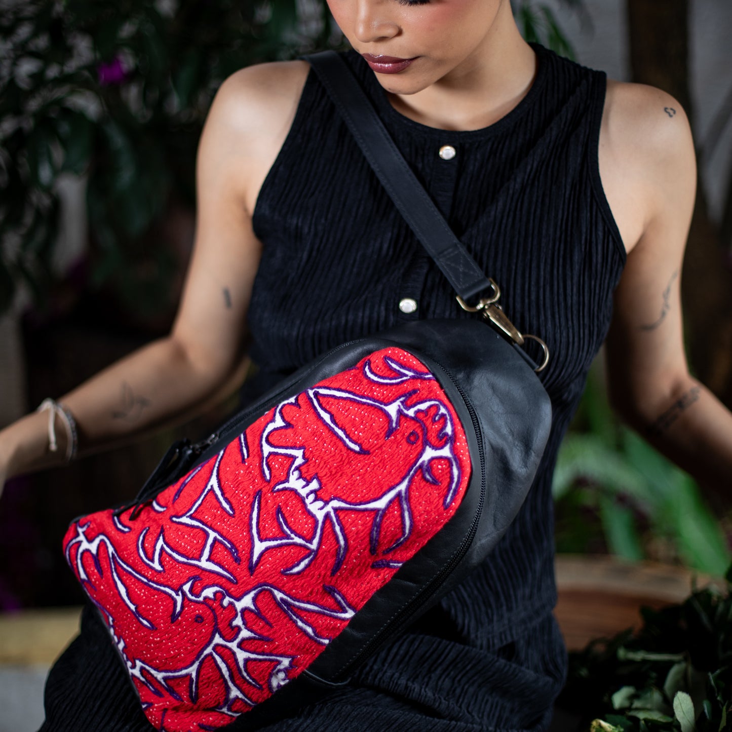 CROSSBODY SLING 2.0 - LARGE - OTOMÍ TEXTILE - BLACK - NO. 18196