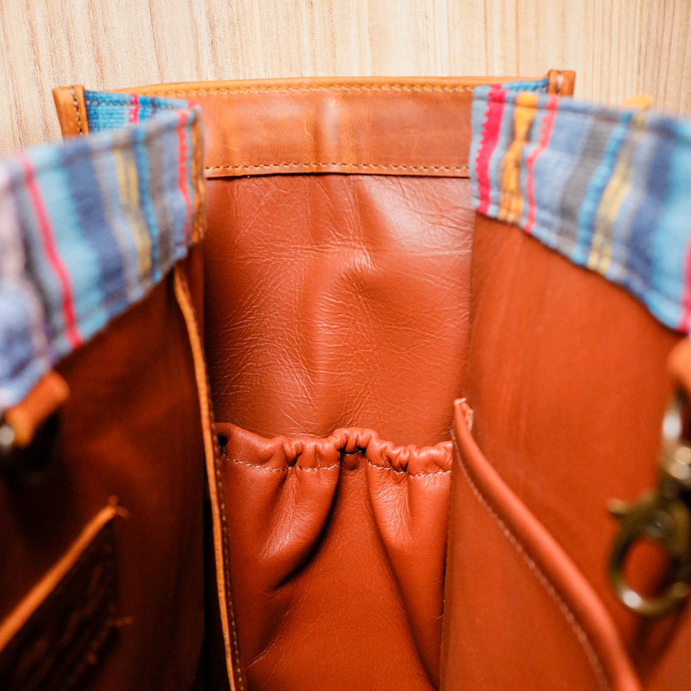 THE PERFECT TRAVEL TOTE - CORTE - CAFE - NO. 16366
