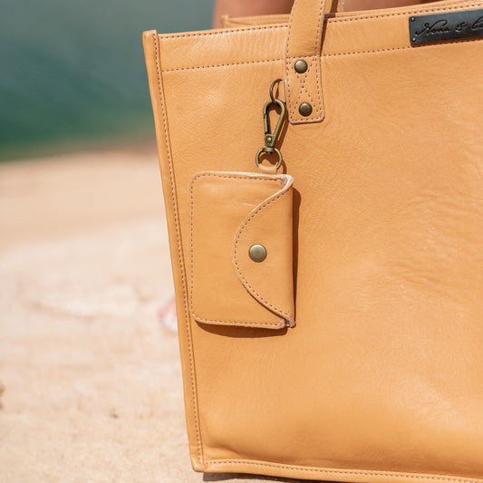 CARD CASE WITH CLASP - FULL LEATHER - SANDSTONE