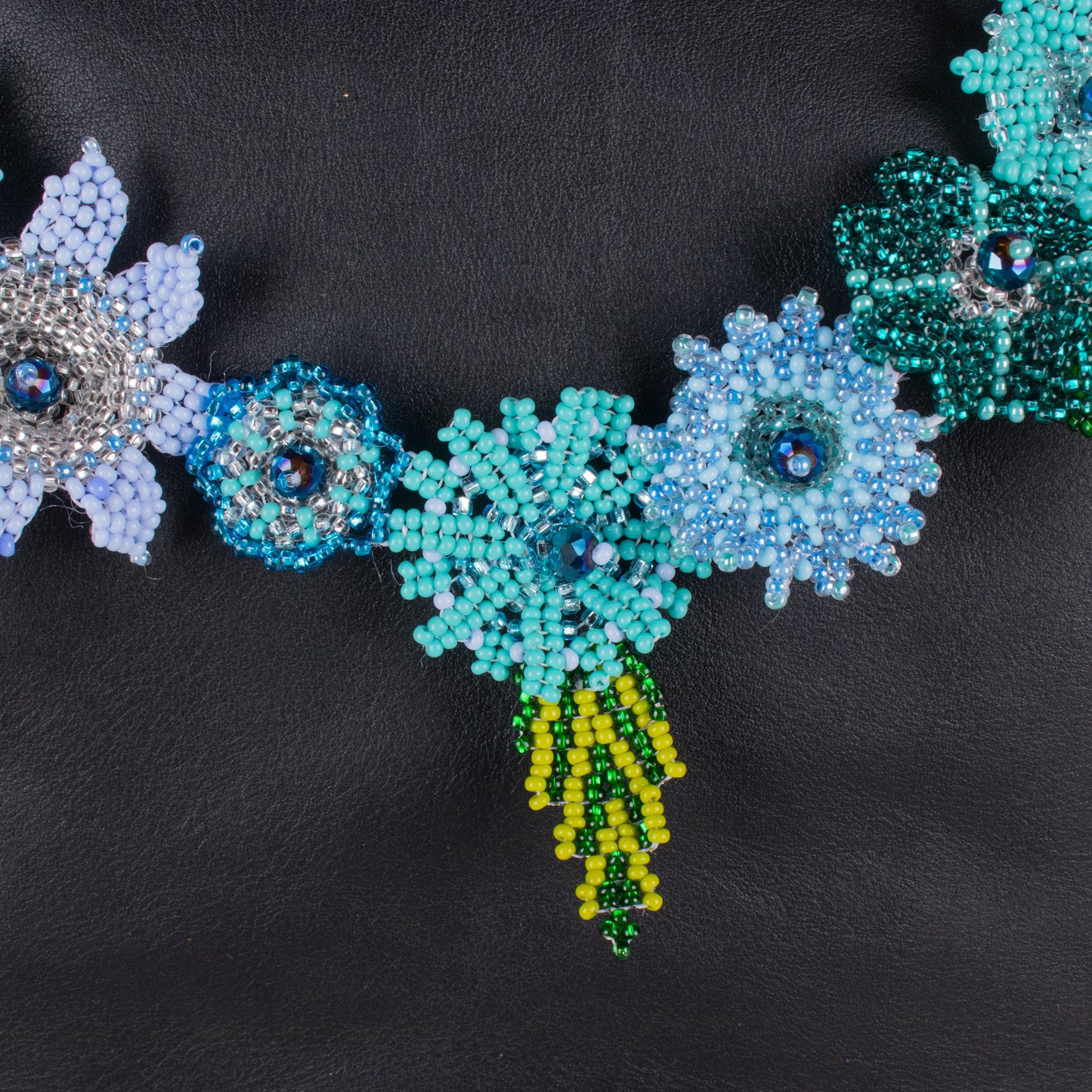 BEADED FLORAL BAG NECKLACE - NO. 18299