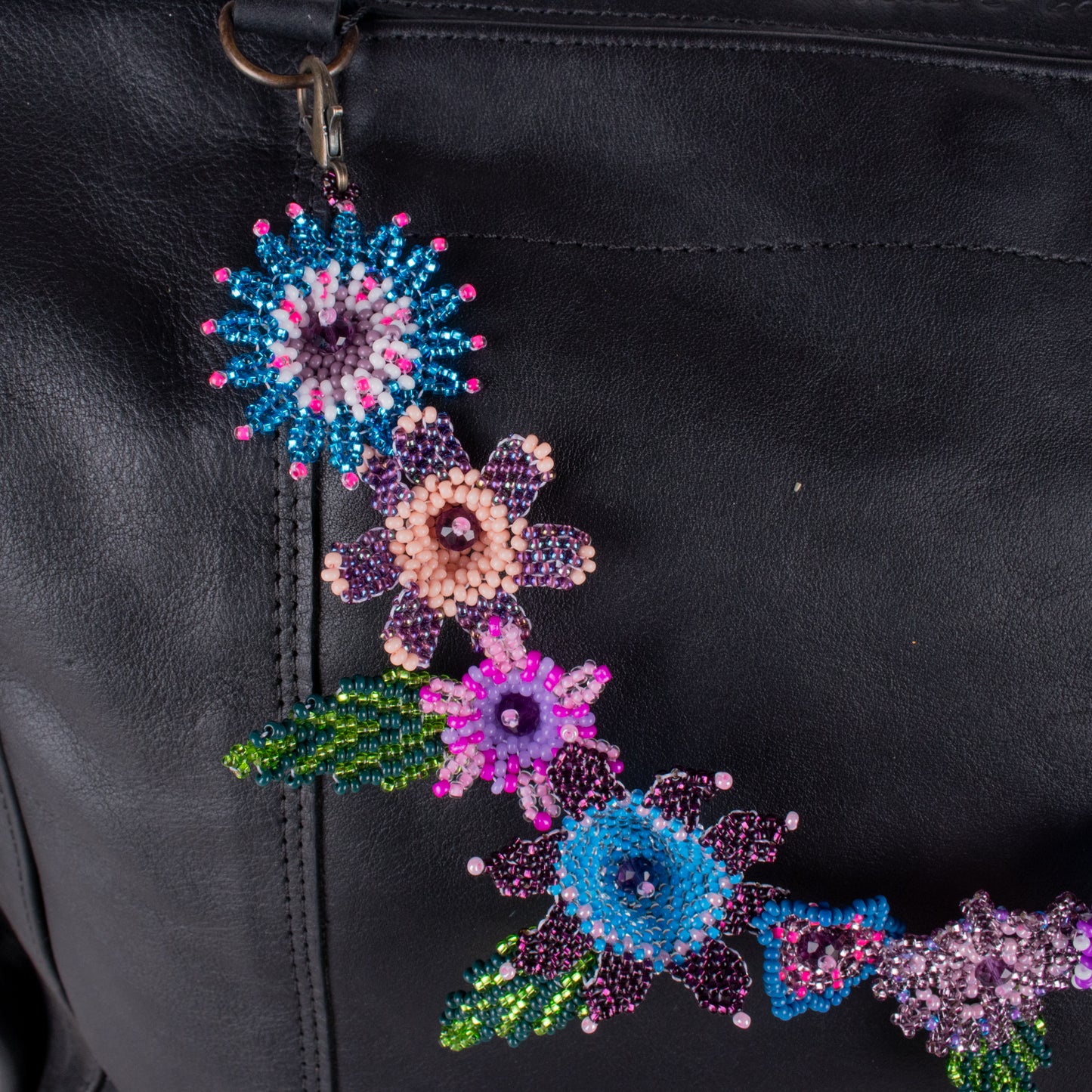 BEADED FLORAL BAG NECKLACE - NO. 18301