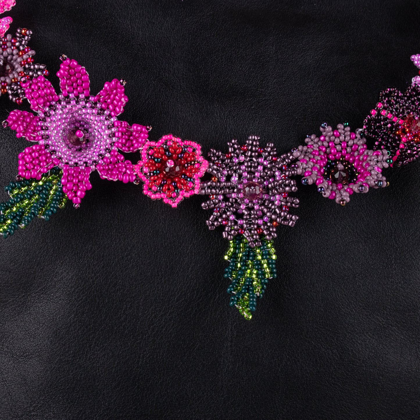 BEADED FLORAL BAG NECKLACE - NO. 19760