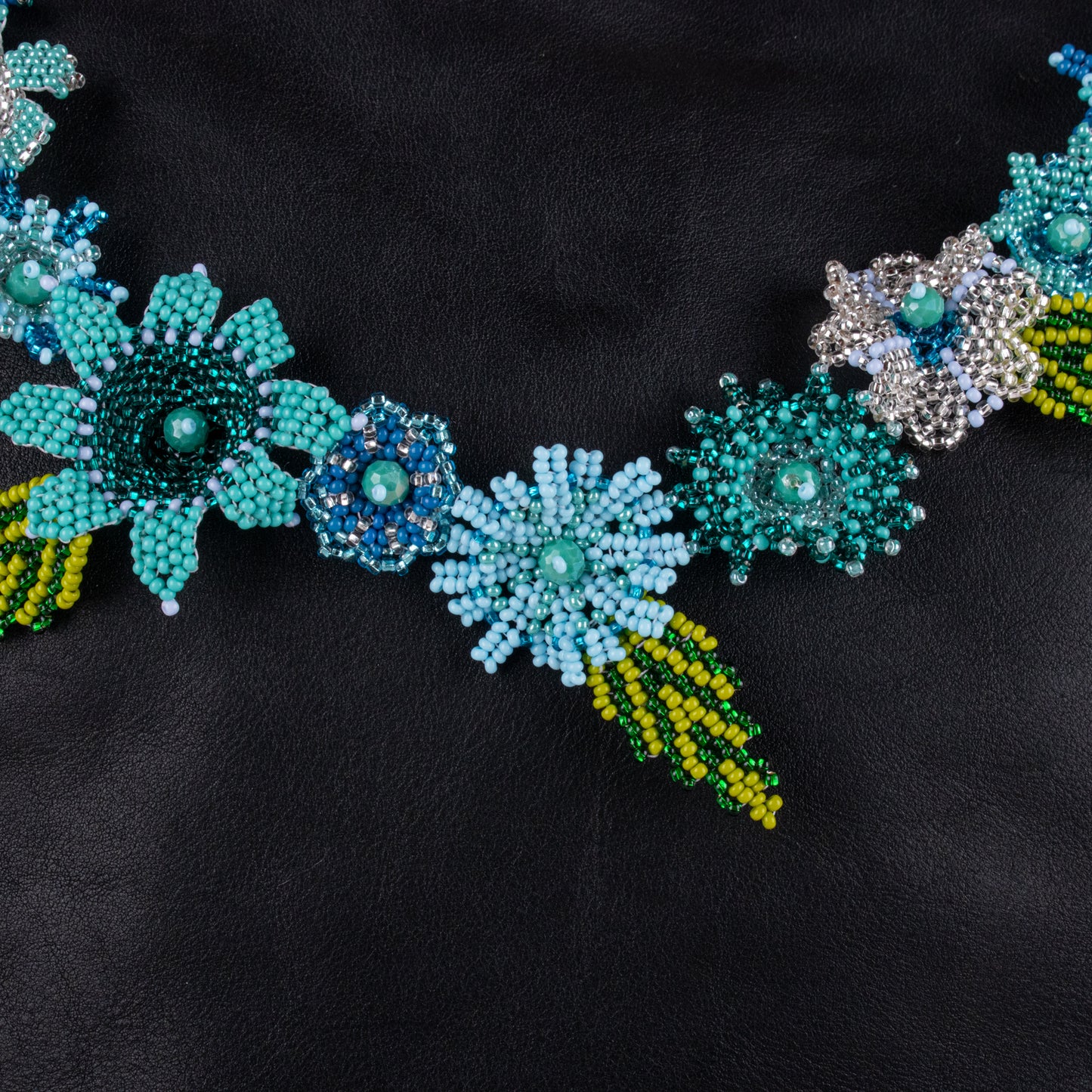 BEADED FLORAL BAG NECKLACE - NO. 19780