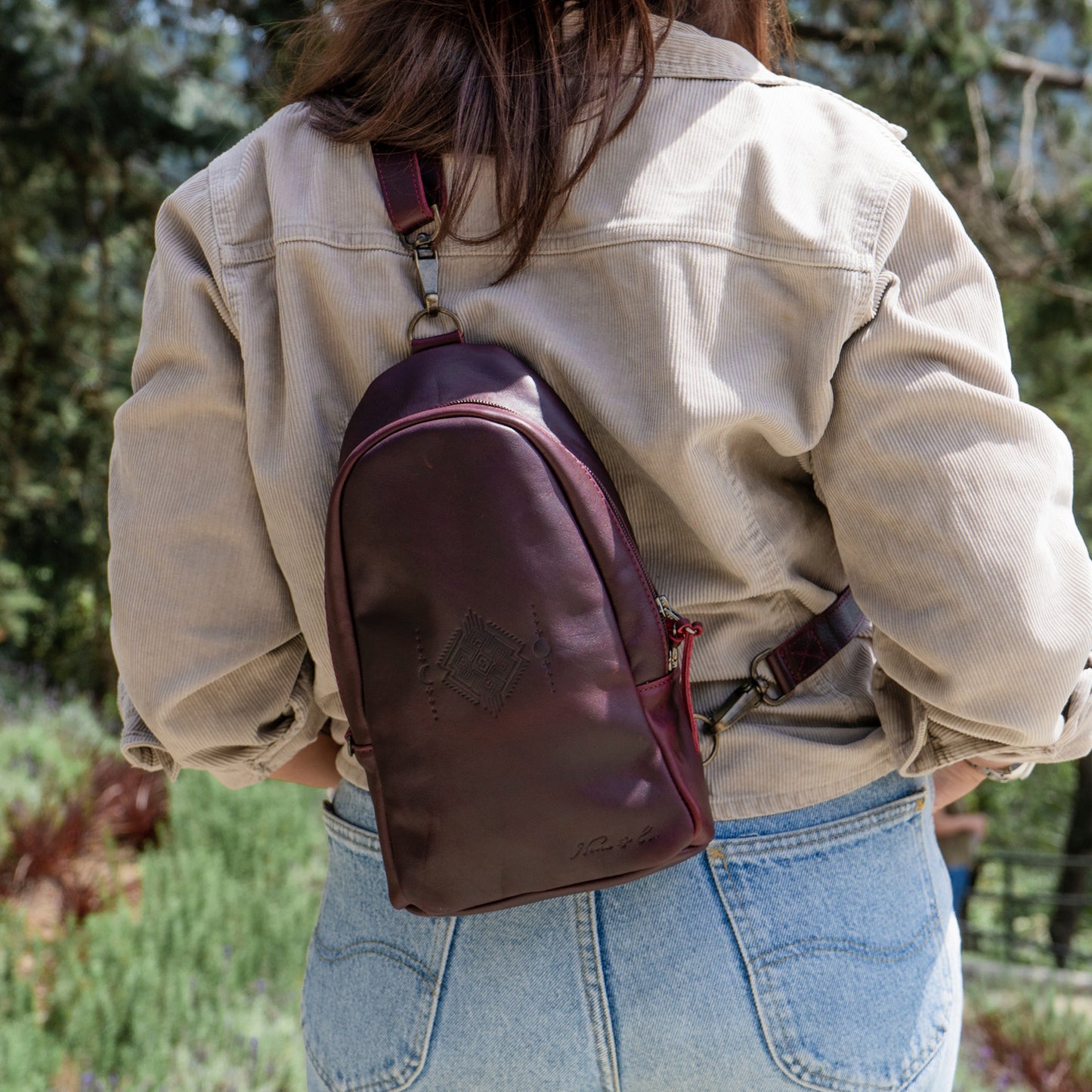 CROSSBODY SLING 2.0 - FULL LEATHER - NEW MOON ICON - VINO TINTO