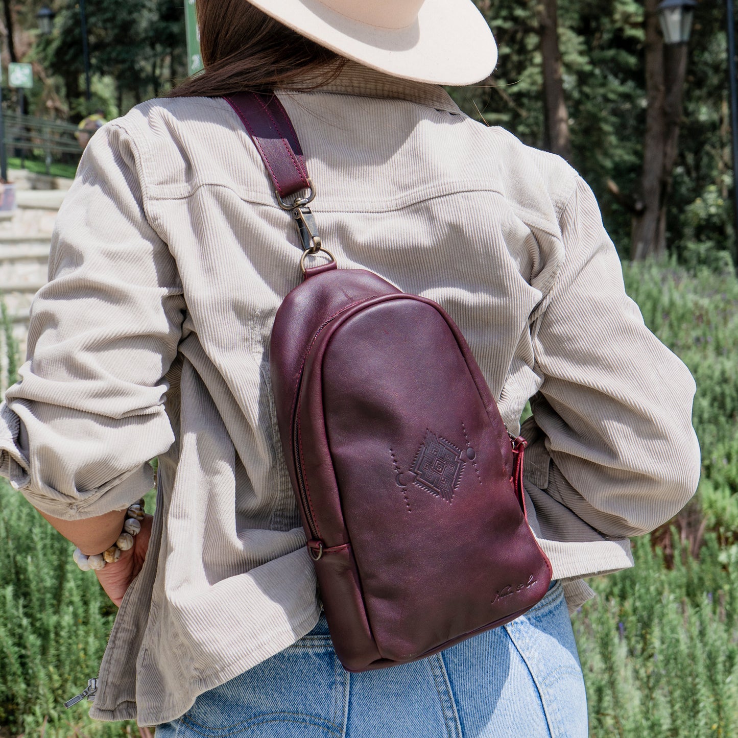 CROSSBODY SLING 2.0 - FULL LEATHER - NEW MOON ICON - VINO TINTO