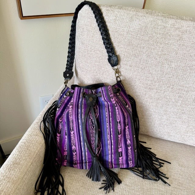 ALI'S STASH - DRAWSTRING FRINGE BUCKET BAG - CORTE - BLACK - NO. 24213