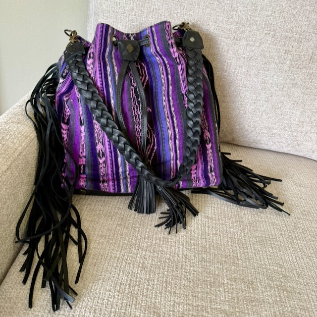 ALI'S STASH - DRAWSTRING FRINGE BUCKET BAG - CORTE - BLACK - NO. 24213