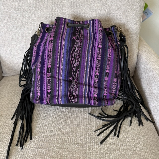 ALI'S STASH - DRAWSTRING FRINGE BUCKET BAG - CORTE - BLACK - NO. 24213