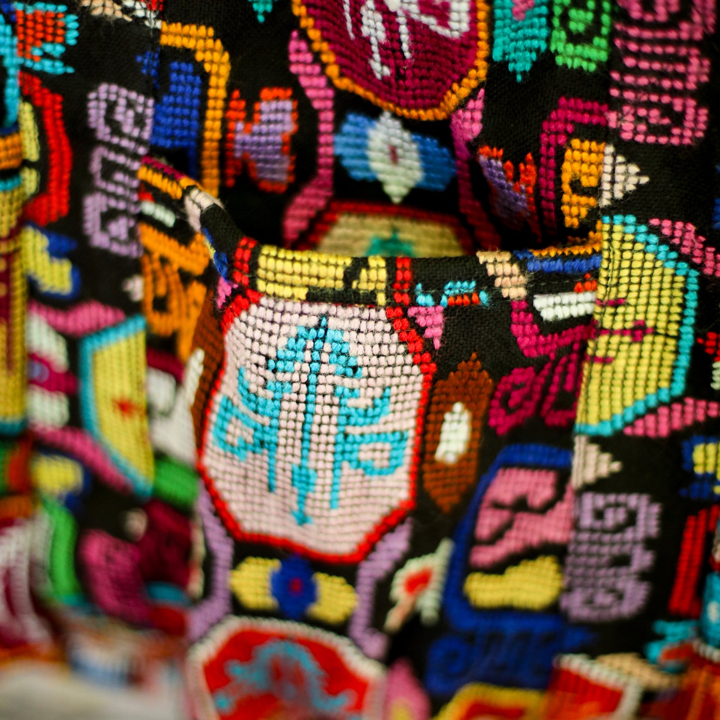 SANTI TOTE - VINTAGE ZUNIL - NO. 18709