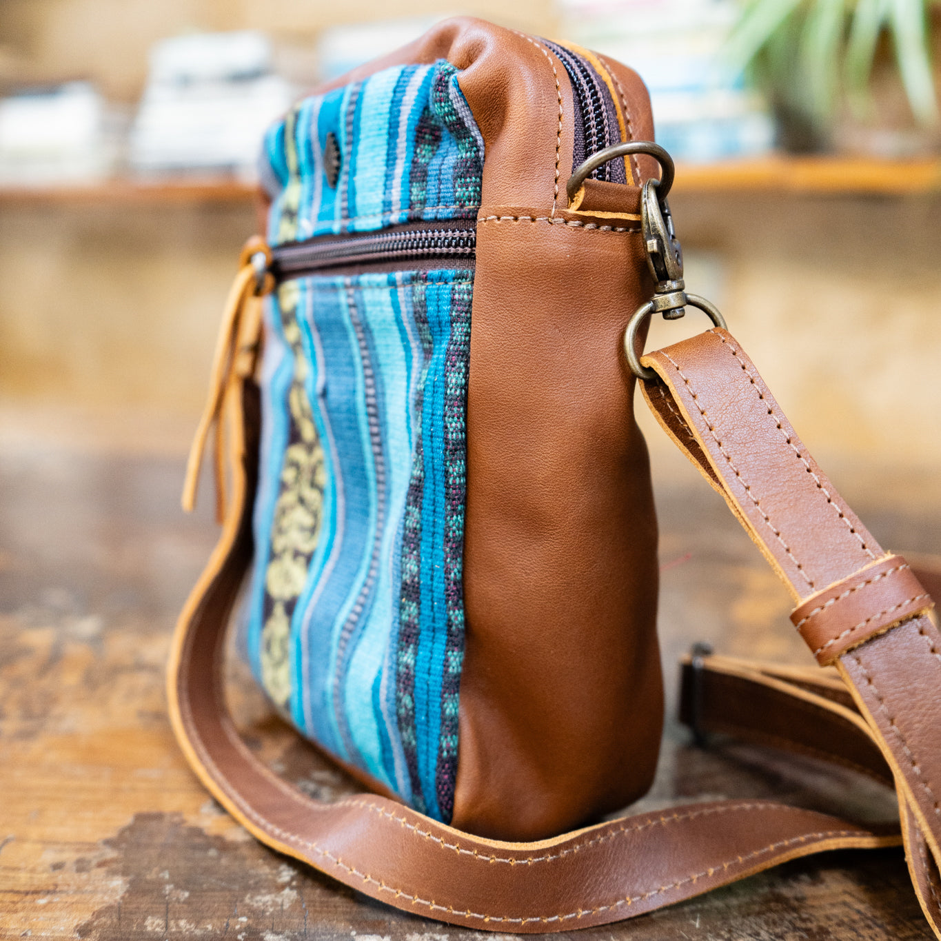 CROSSBODY TRAVEL BAG - CORTE - CAFE - NO. 13860