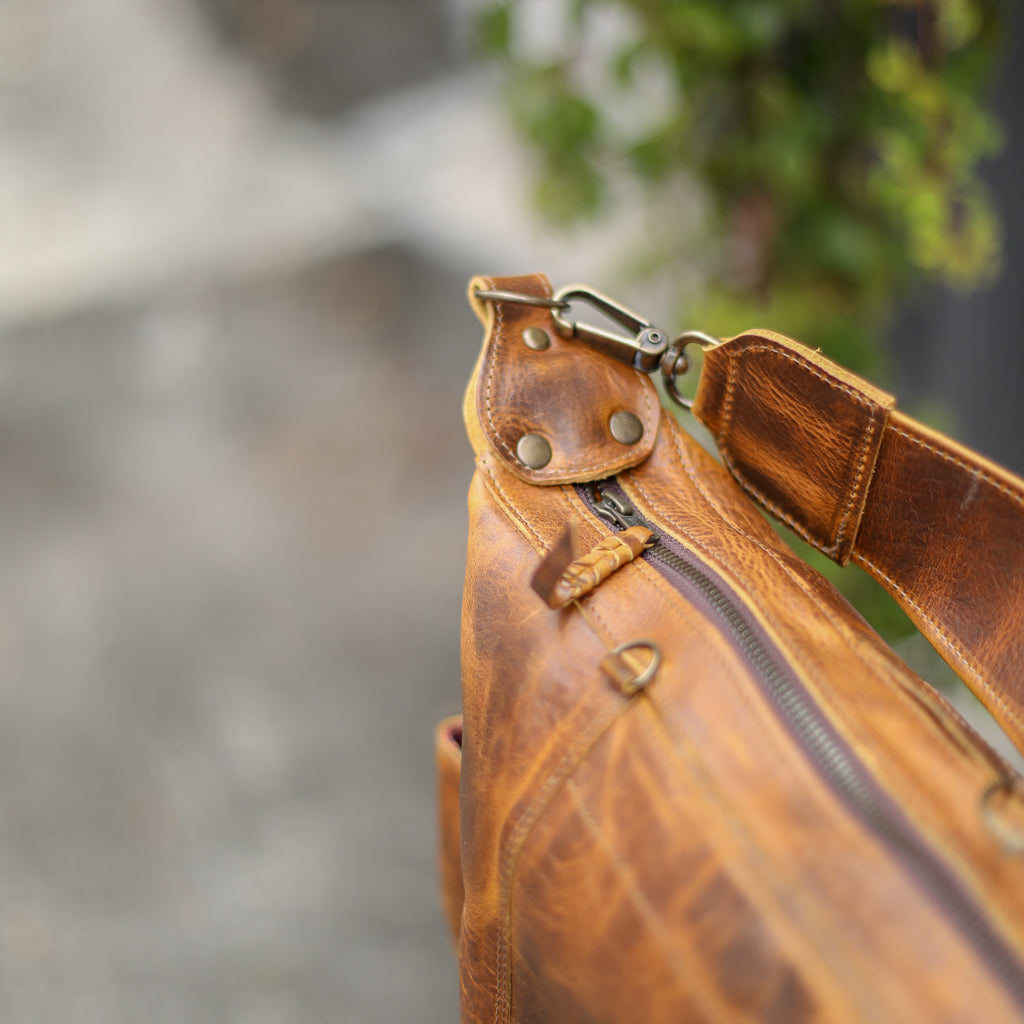 BEATRIZ CONVERTIBLE DAY BAG - FULL LEATHER - WRANGLER