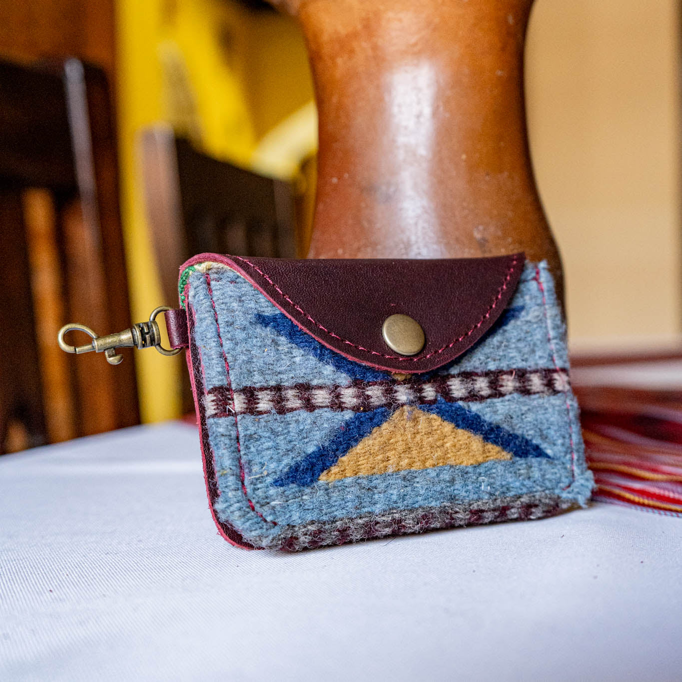 CARD CASE WITH CLASP - MEXICO TEXTILE - VINO TINTO - NO. 15855