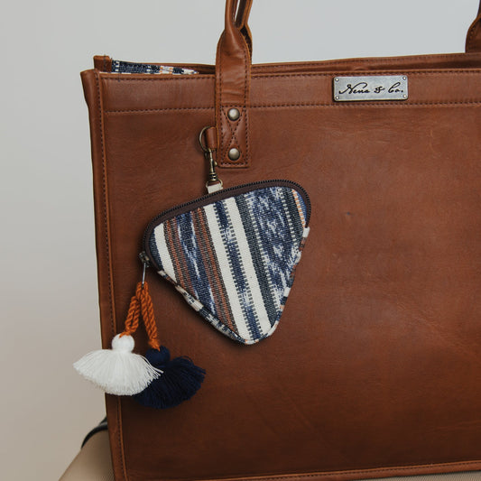 TRIANGULAR COIN PURSE - SANTORINI - BONE