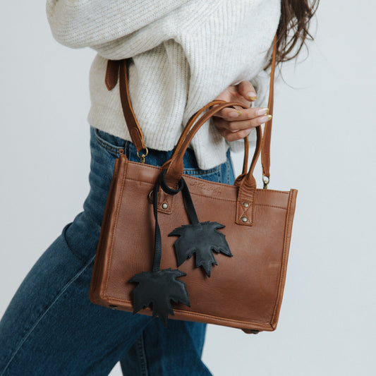 MAPLE LEAF TASSEL - ACCESSORIES COLLECTION - BLACK